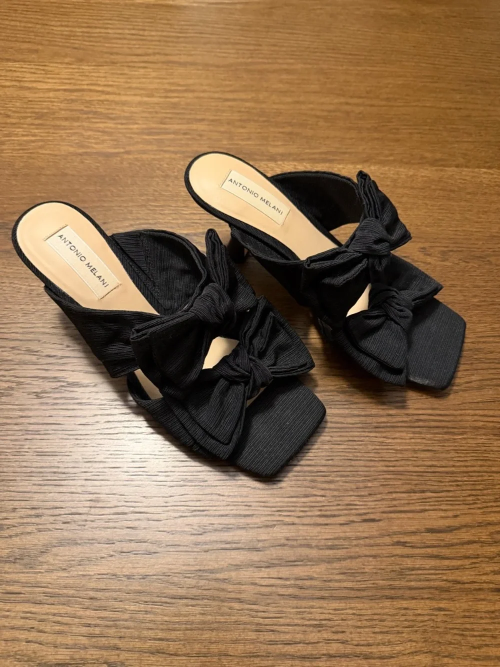 NWB ANTONIO MELANI Ophelia Fabric Black Bow Mules Sandals Size 8 - Picture 2 of 7